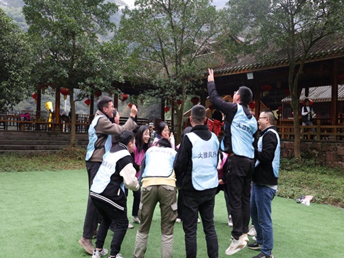 �����l(f��)չ��˾�����ľ������F(tu��n)�Y(ji��)�^���������l(f��)չ��˾�_չ����(hu��)���(d��ng)